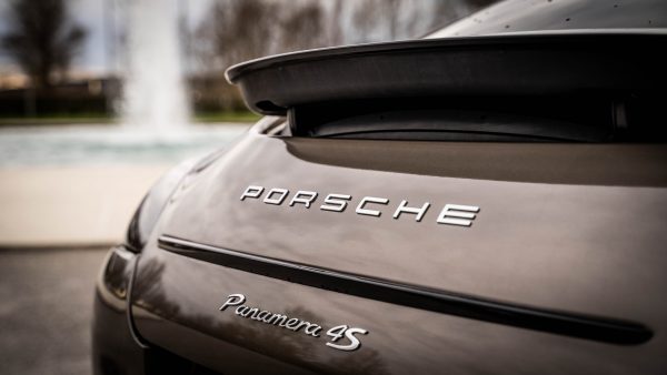 Porsche Panamera 4S rent