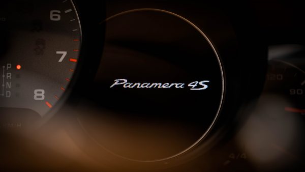Porsche Panamera 4S rent
